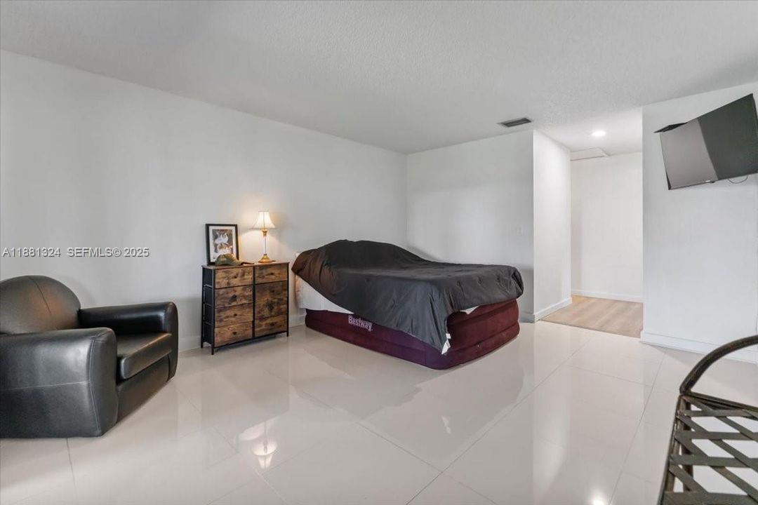 For Sale: $460,000 (2 beds, 2 baths, 1580 Square Feet)