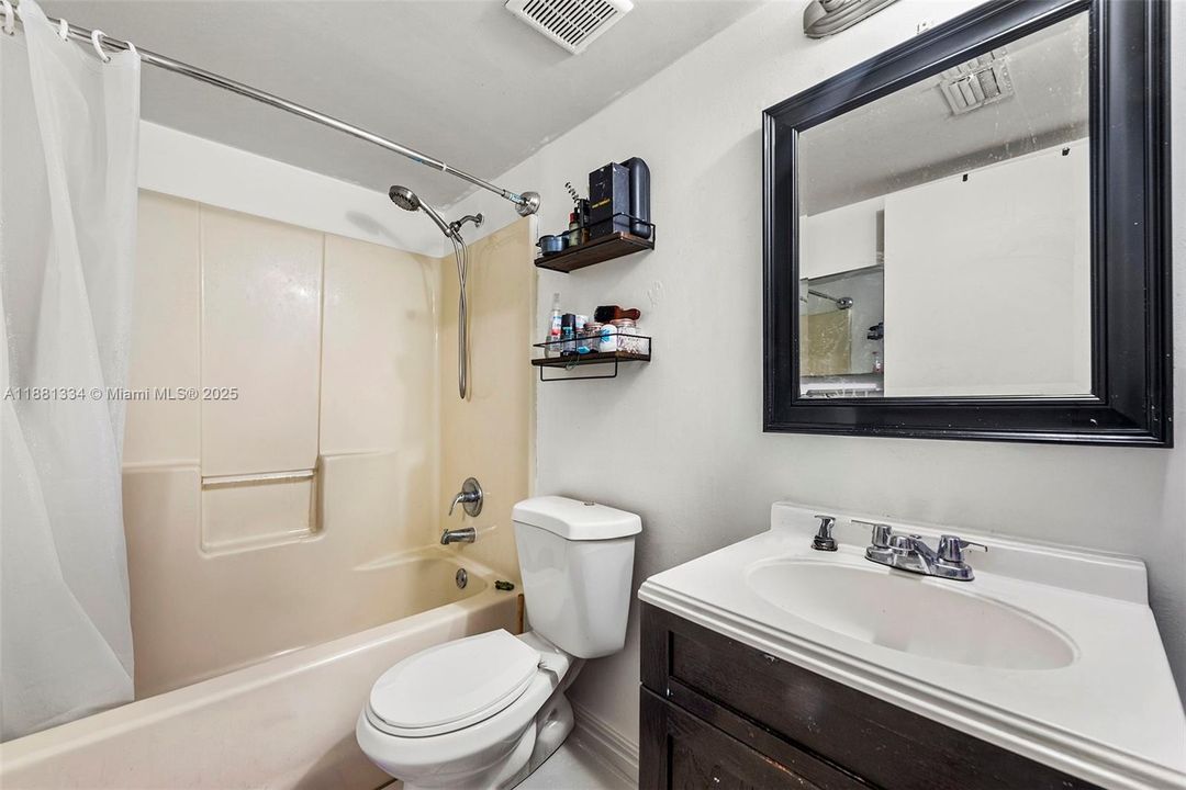 For Sale: $229,000 (2 beds, 1 baths, 749 Square Feet)