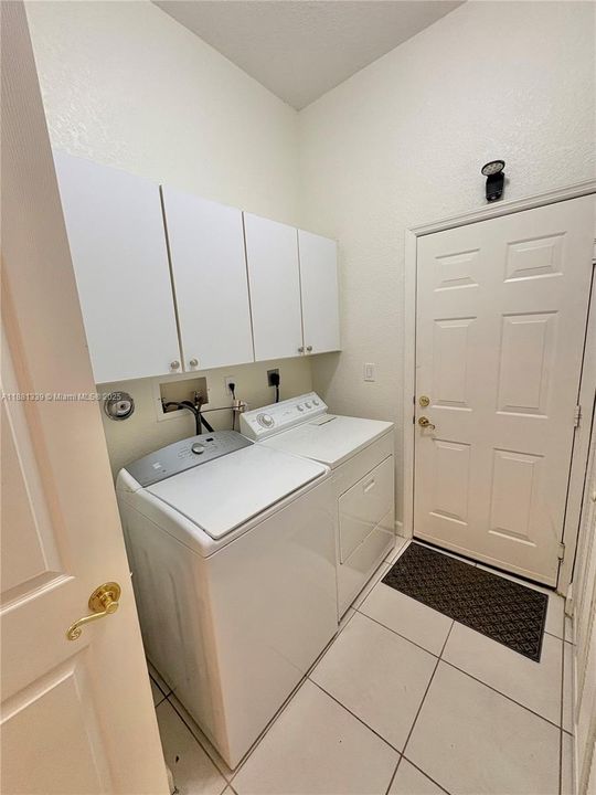 В аренду: $6,300 (5 спален, 3 ванн, 2924 Квадратных фут)