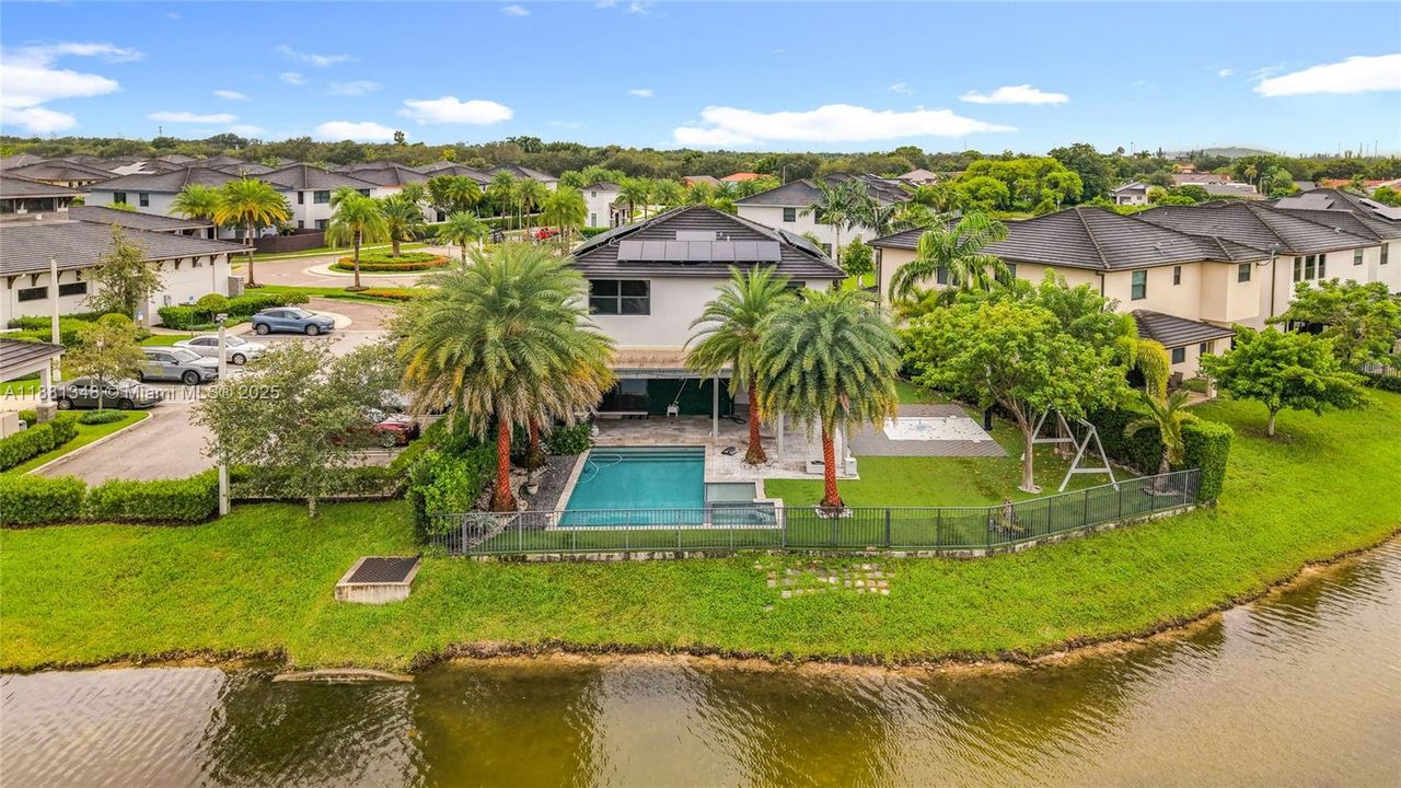 Recently Rented: $8,000 (5 beds, 3 baths, 3050 Square Feet)