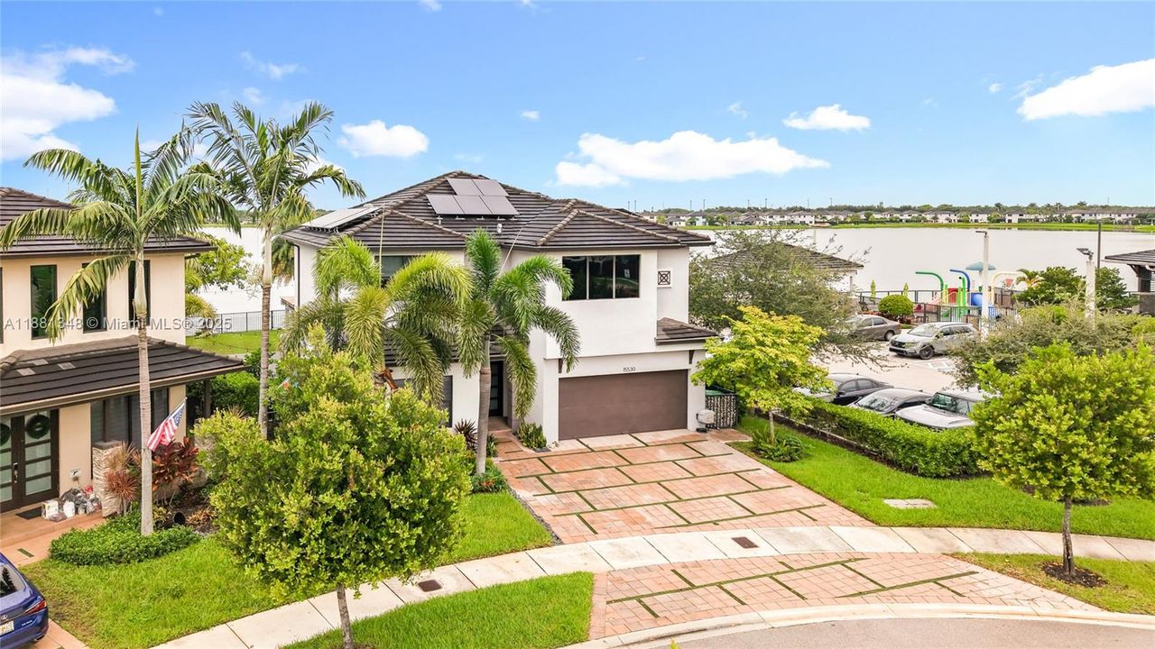 Recently Rented: $8,000 (5 beds, 3 baths, 3050 Square Feet)