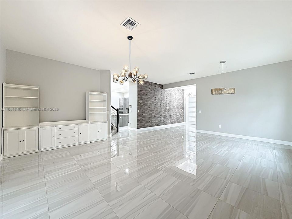 Recently Rented: $8,000 (5 beds, 3 baths, 3050 Square Feet)