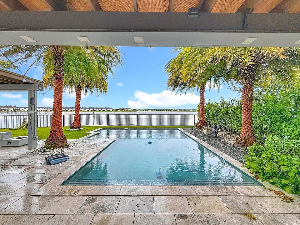 Recently Rented: $8,000 (5 beds, 3 baths, 3050 Square Feet)