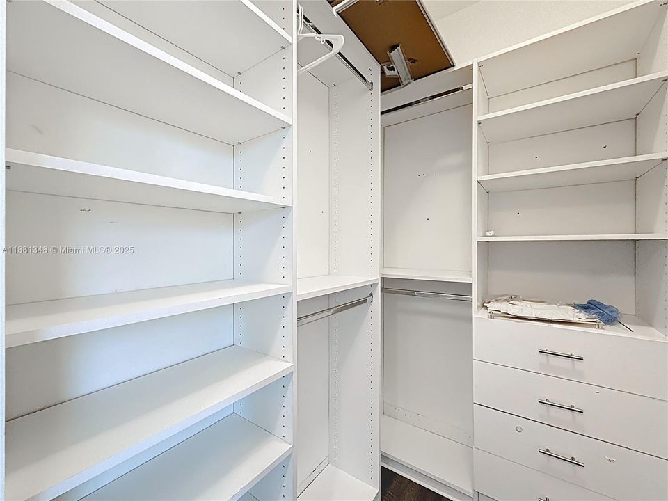 Recently Rented: $8,000 (5 beds, 3 baths, 3050 Square Feet)