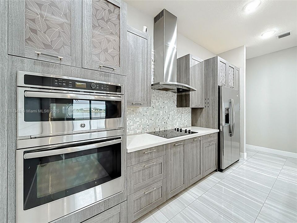 Recently Rented: $8,000 (5 beds, 3 baths, 3050 Square Feet)