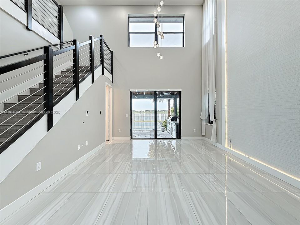 Recently Rented: $8,000 (5 beds, 3 baths, 3050 Square Feet)