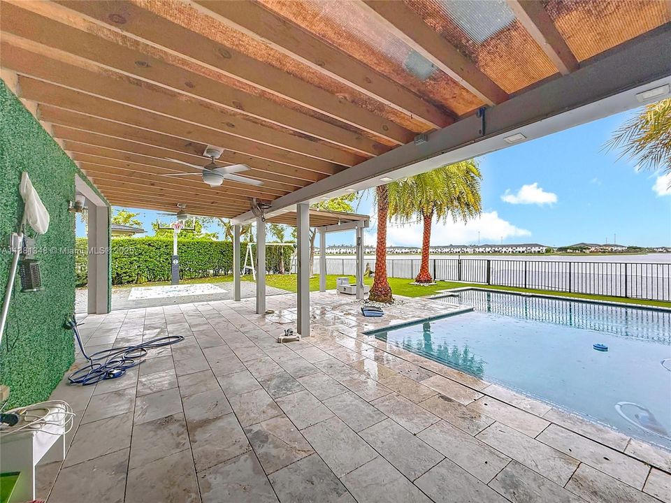 Recently Rented: $8,000 (5 beds, 3 baths, 3050 Square Feet)