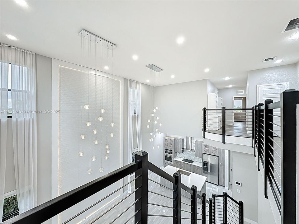 Recently Rented: $8,000 (5 beds, 3 baths, 3050 Square Feet)