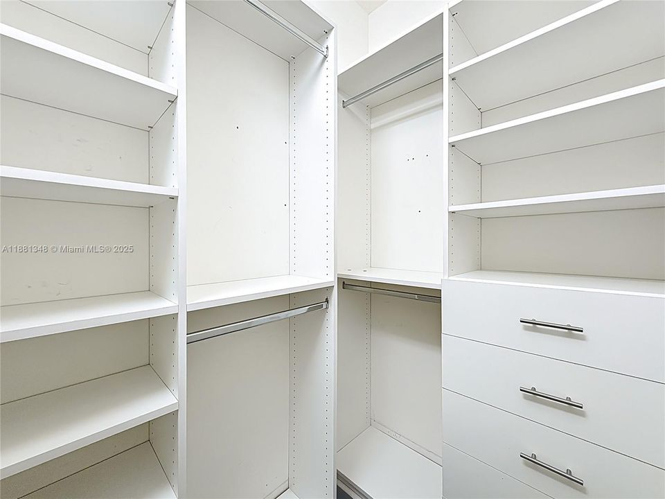 Recently Rented: $8,000 (5 beds, 3 baths, 3050 Square Feet)