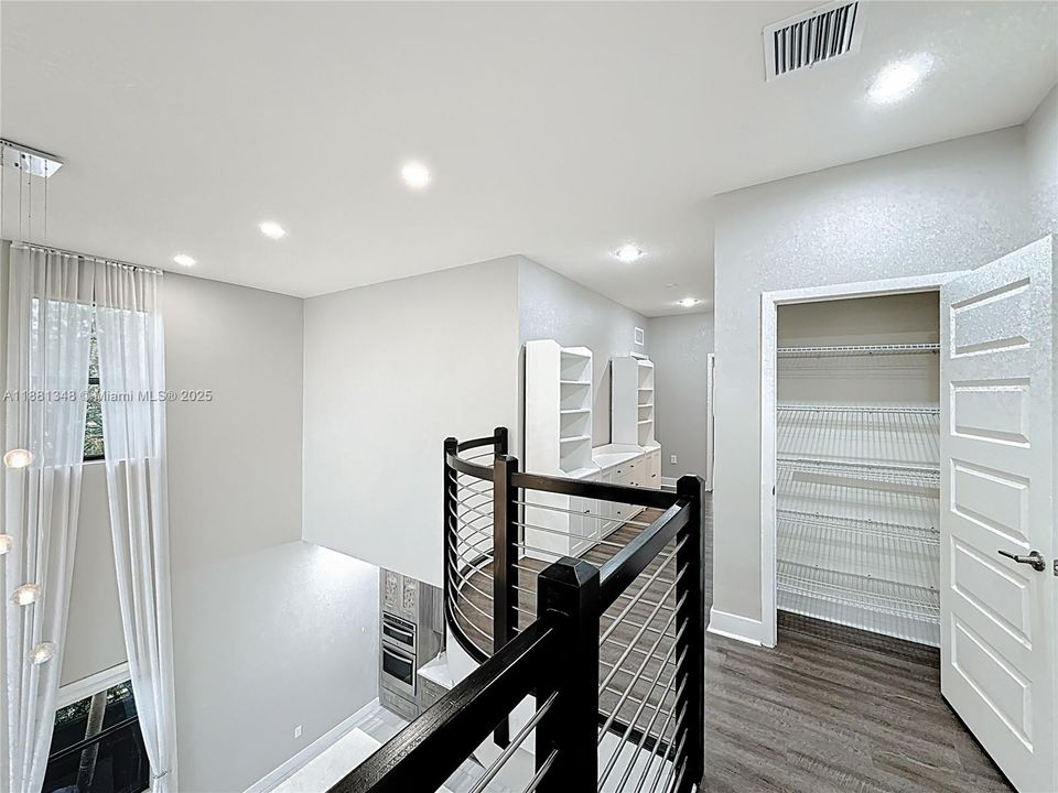 Recently Rented: $8,000 (5 beds, 3 baths, 3050 Square Feet)