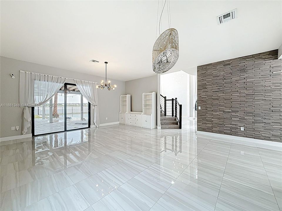 Recently Rented: $8,000 (5 beds, 3 baths, 3050 Square Feet)