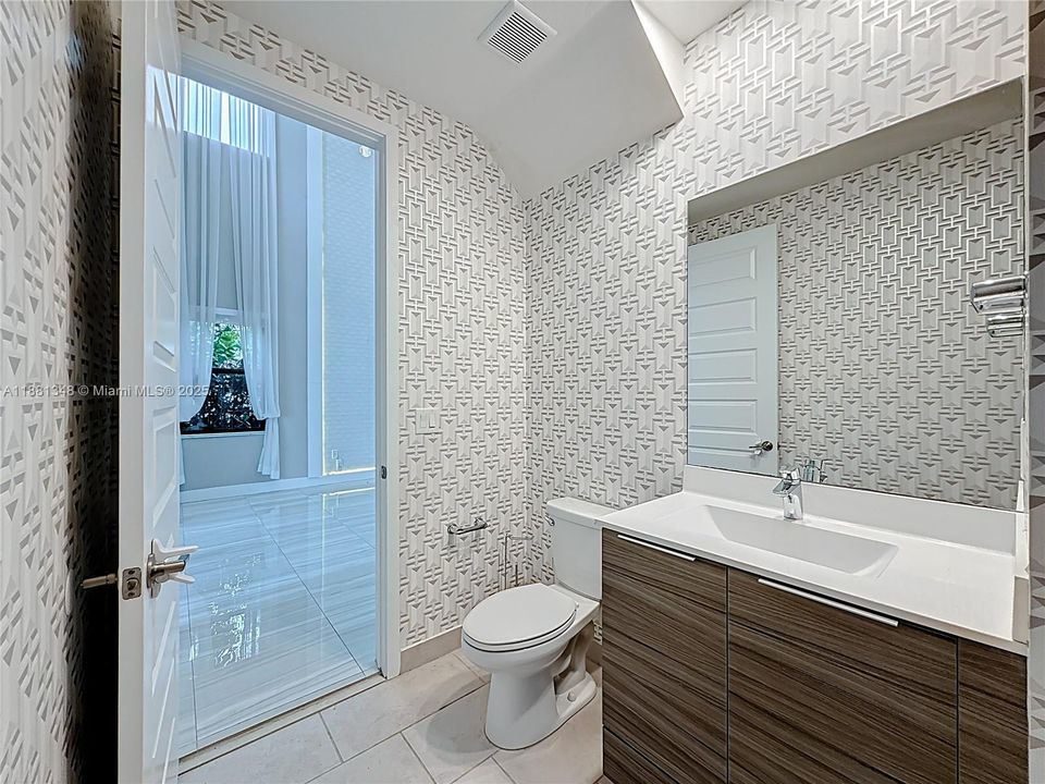 Recently Rented: $8,000 (5 beds, 3 baths, 3050 Square Feet)