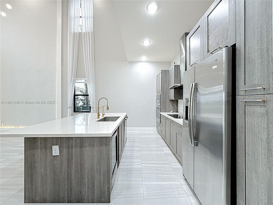 Recently Rented: $8,000 (5 beds, 3 baths, 3050 Square Feet)