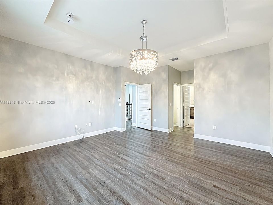 Recently Rented: $8,000 (5 beds, 3 baths, 3050 Square Feet)