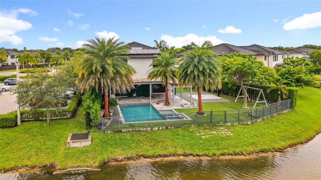 Recently Rented: $8,000 (5 beds, 3 baths, 3050 Square Feet)