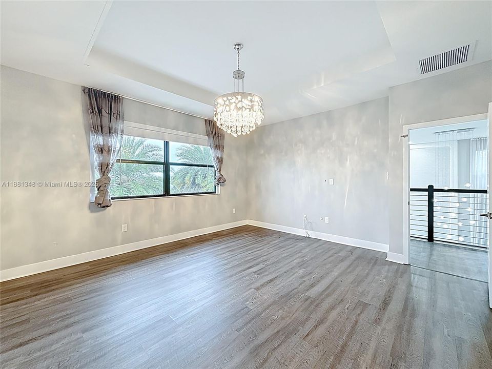 Recently Rented: $8,000 (5 beds, 3 baths, 3050 Square Feet)