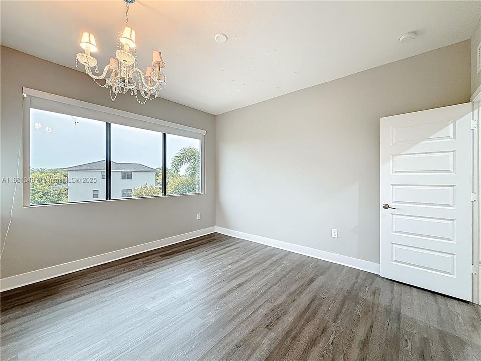 Recently Rented: $8,000 (5 beds, 3 baths, 3050 Square Feet)