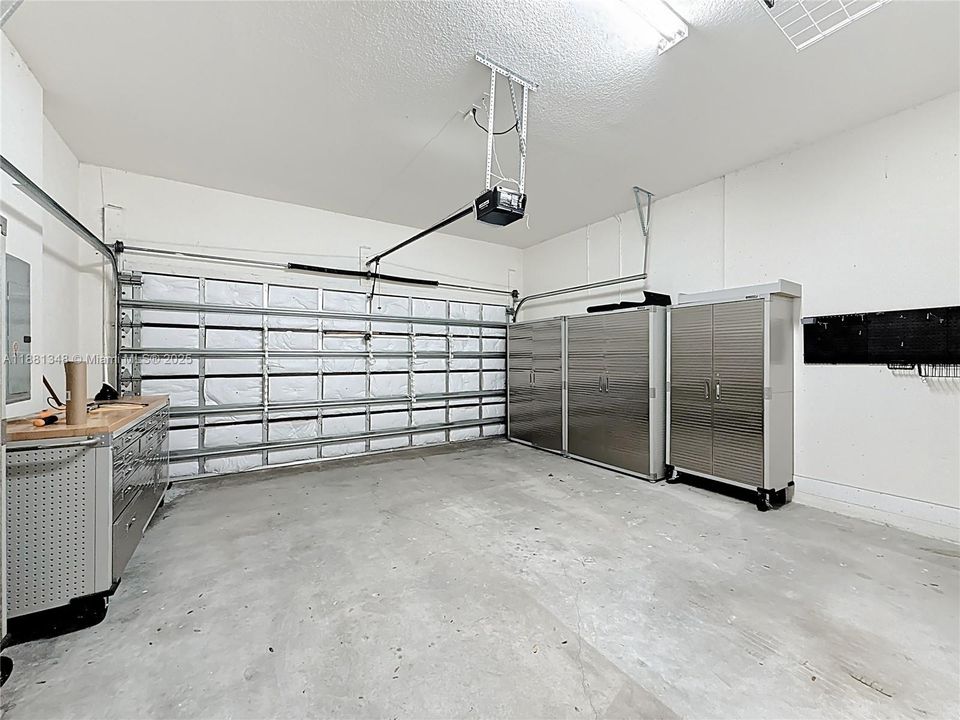 Recently Rented: $8,000 (5 beds, 3 baths, 3050 Square Feet)