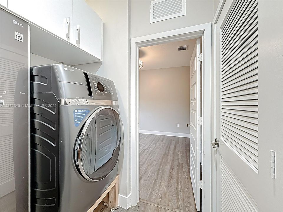 Recently Rented: $8,000 (5 beds, 3 baths, 3050 Square Feet)