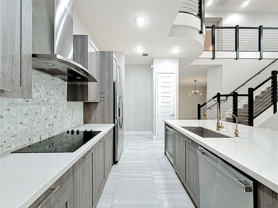 Recently Rented: $8,000 (5 beds, 3 baths, 3050 Square Feet)