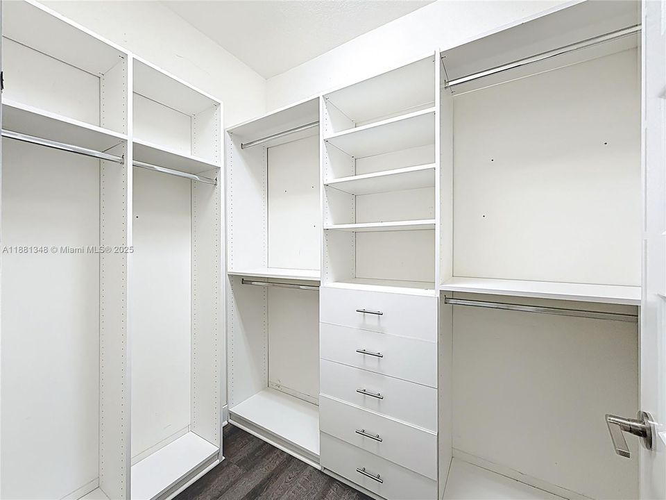 Recently Rented: $8,000 (5 beds, 3 baths, 3050 Square Feet)