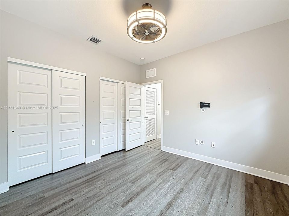 Recently Rented: $8,000 (5 beds, 3 baths, 3050 Square Feet)