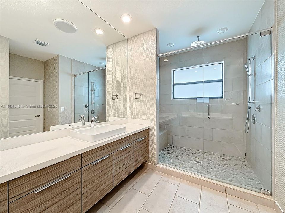 Recently Rented: $8,000 (5 beds, 3 baths, 3050 Square Feet)