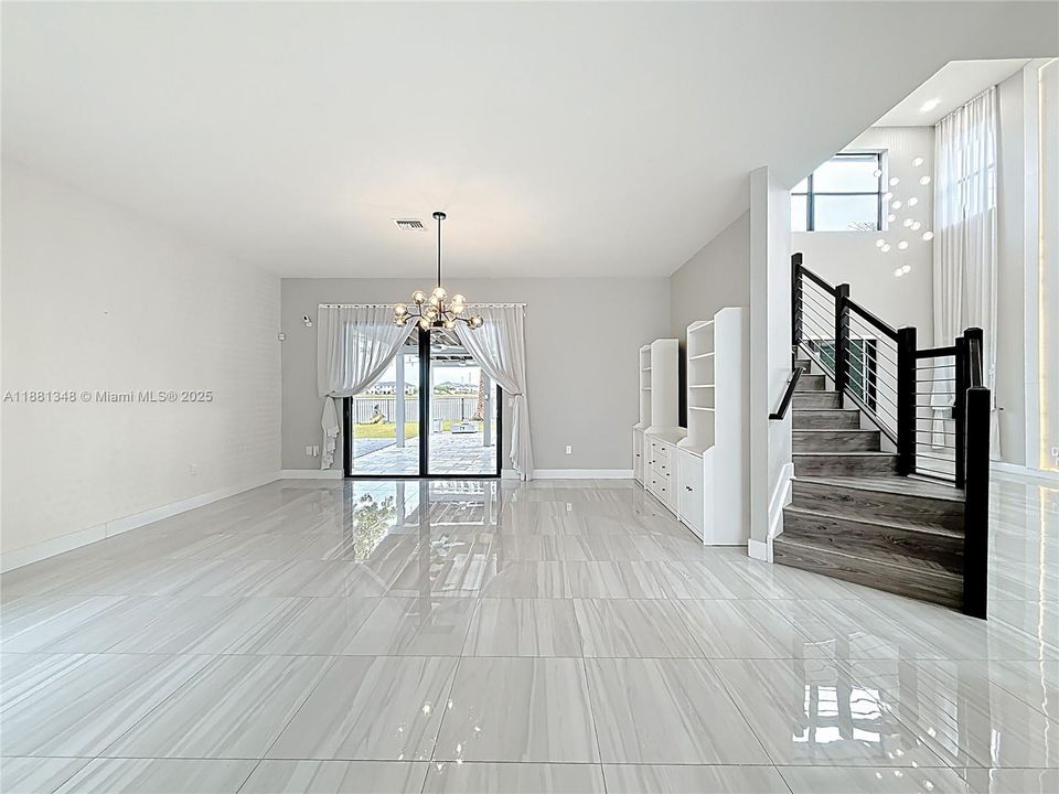 Recently Rented: $8,000 (5 beds, 3 baths, 3050 Square Feet)