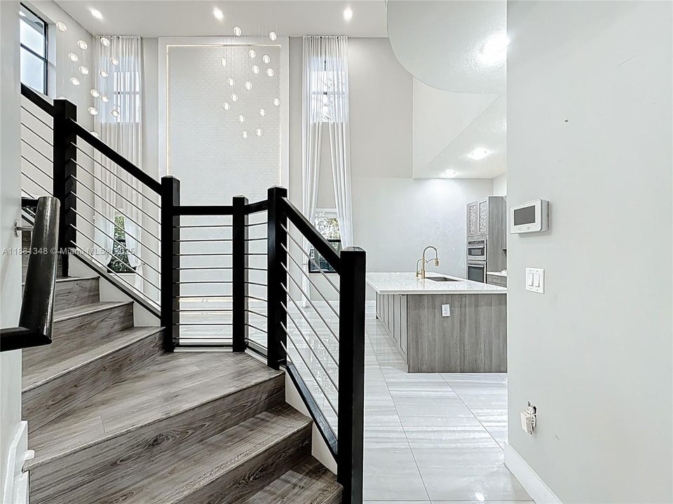 Recently Rented: $8,000 (5 beds, 3 baths, 3050 Square Feet)