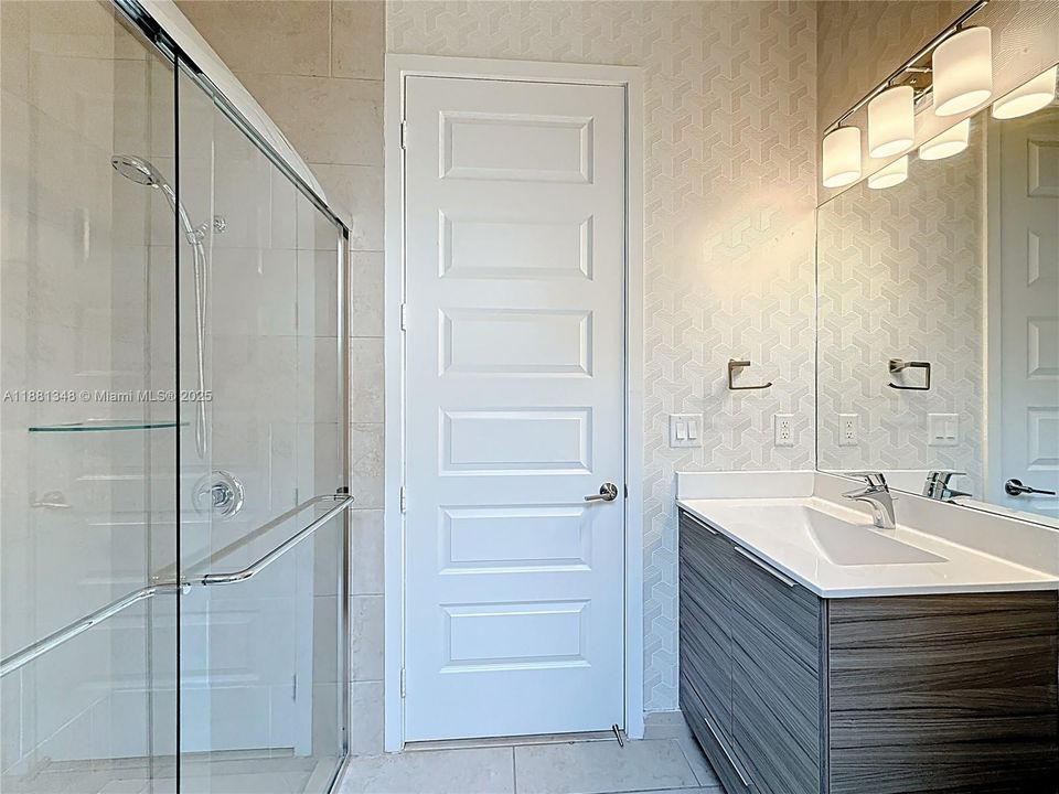 Recently Rented: $8,000 (5 beds, 3 baths, 3050 Square Feet)