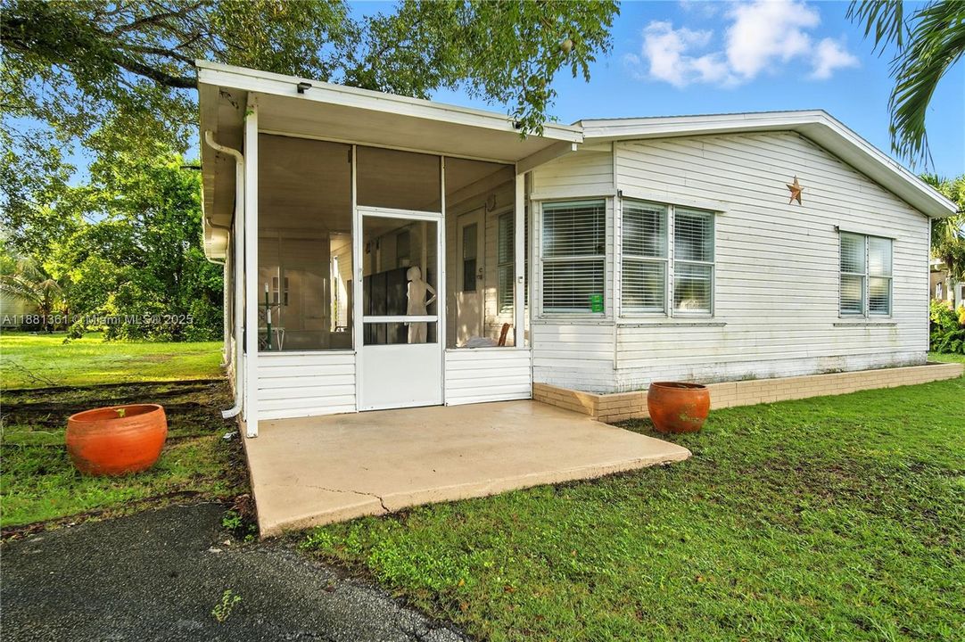 For Rent: $800 (2 beds, 2 baths, 10675 Square Feet)