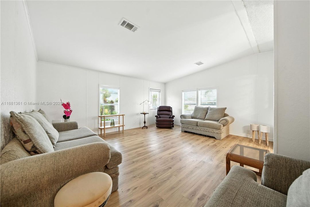 For Rent: $800 (2 beds, 2 baths, 10675 Square Feet)