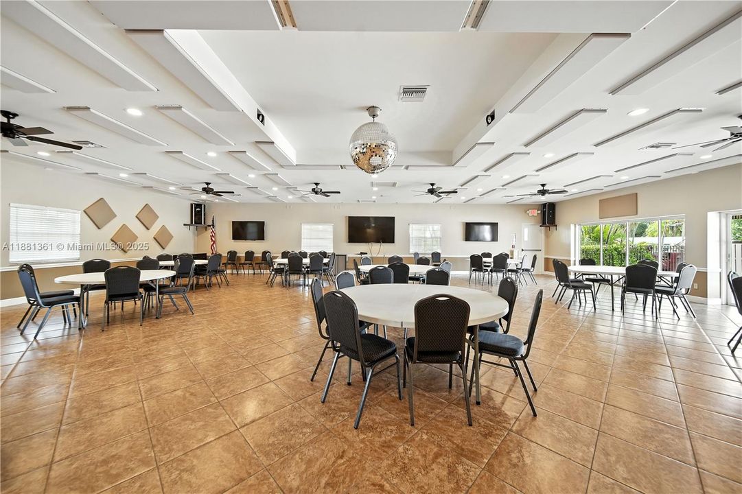 For Rent: $800 (2 beds, 2 baths, 10675 Square Feet)