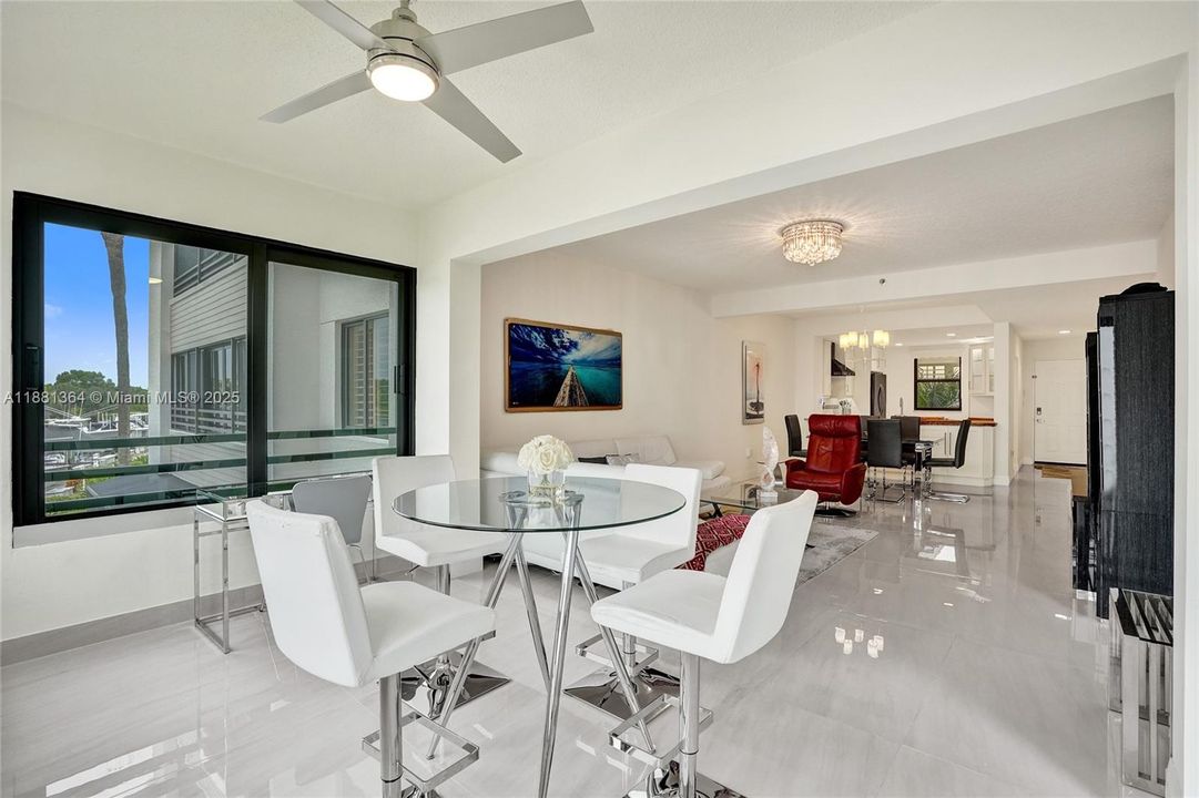 合同活跃: $5,000 (2 贝兹, 2 浴室, 1301 平方英尺)