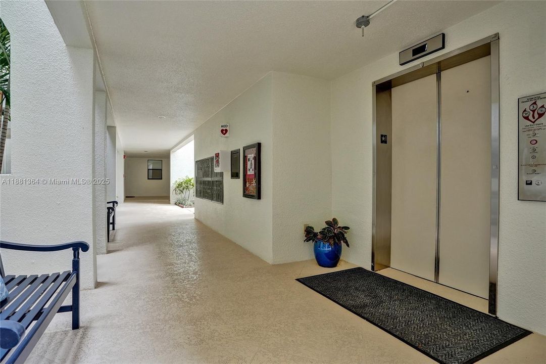 合同活跃: $5,000 (2 贝兹, 2 浴室, 1301 平方英尺)