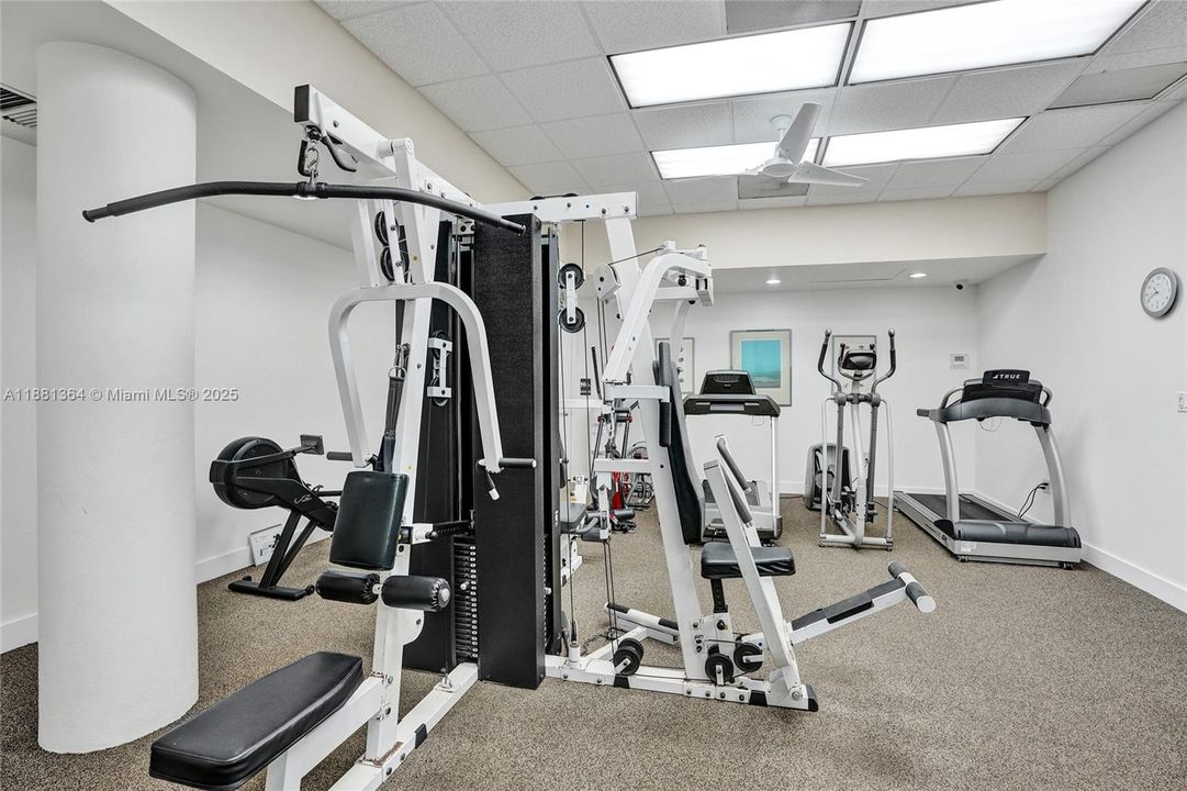 合同活跃: $5,000 (2 贝兹, 2 浴室, 1301 平方英尺)