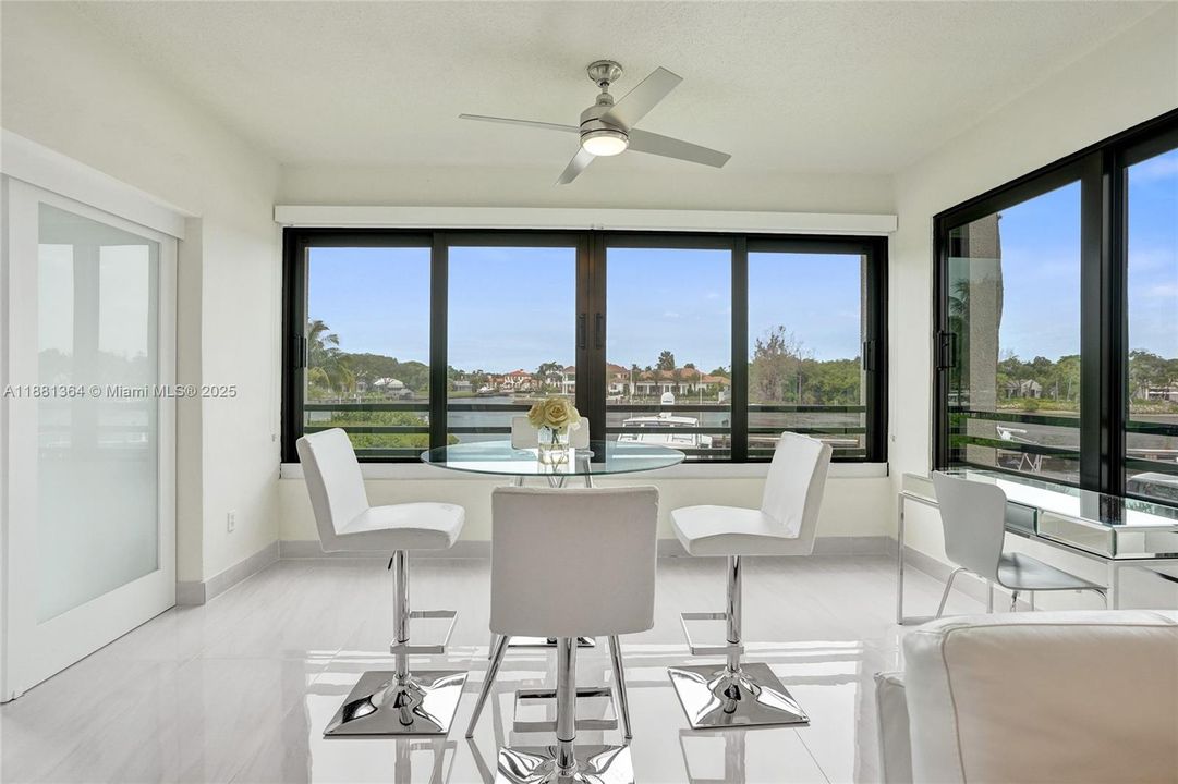 合同活跃: $5,000 (2 贝兹, 2 浴室, 1301 平方英尺)