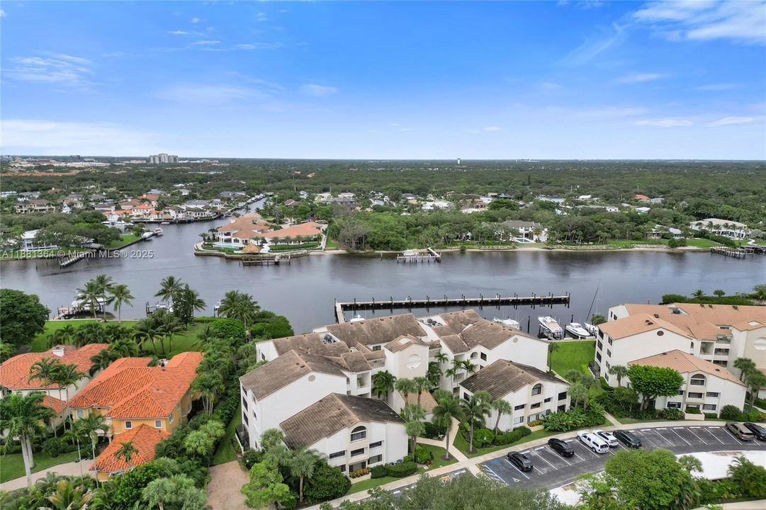 合同活跃: $5,000 (2 贝兹, 2 浴室, 1301 平方英尺)