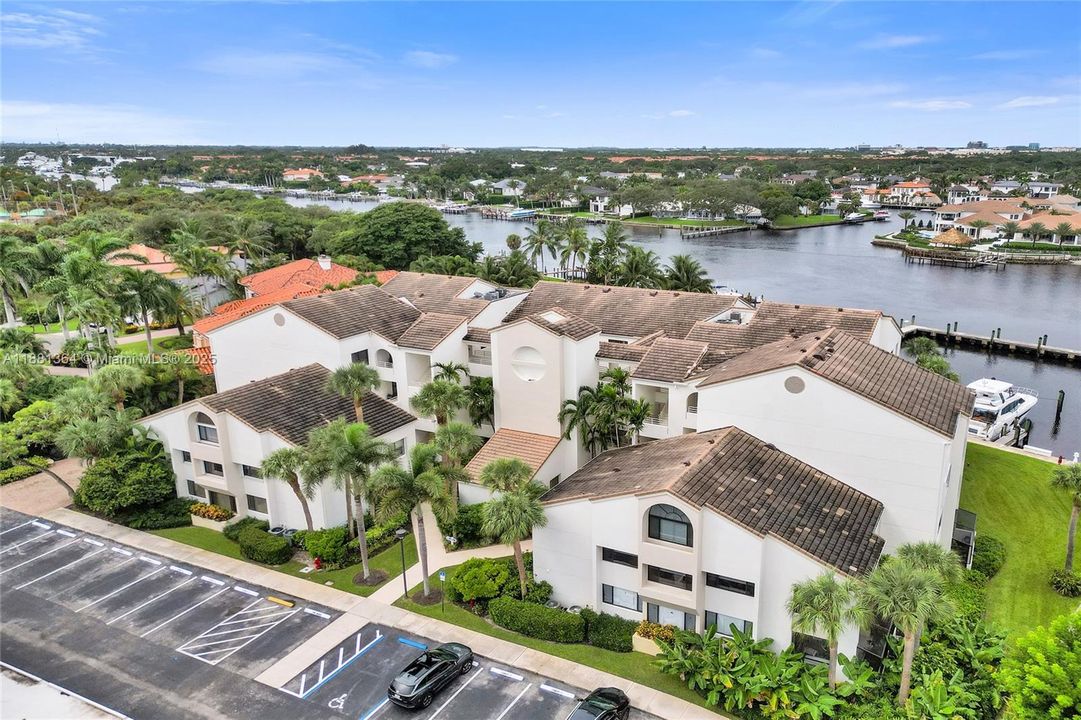 合同活跃: $5,000 (2 贝兹, 2 浴室, 1301 平方英尺)