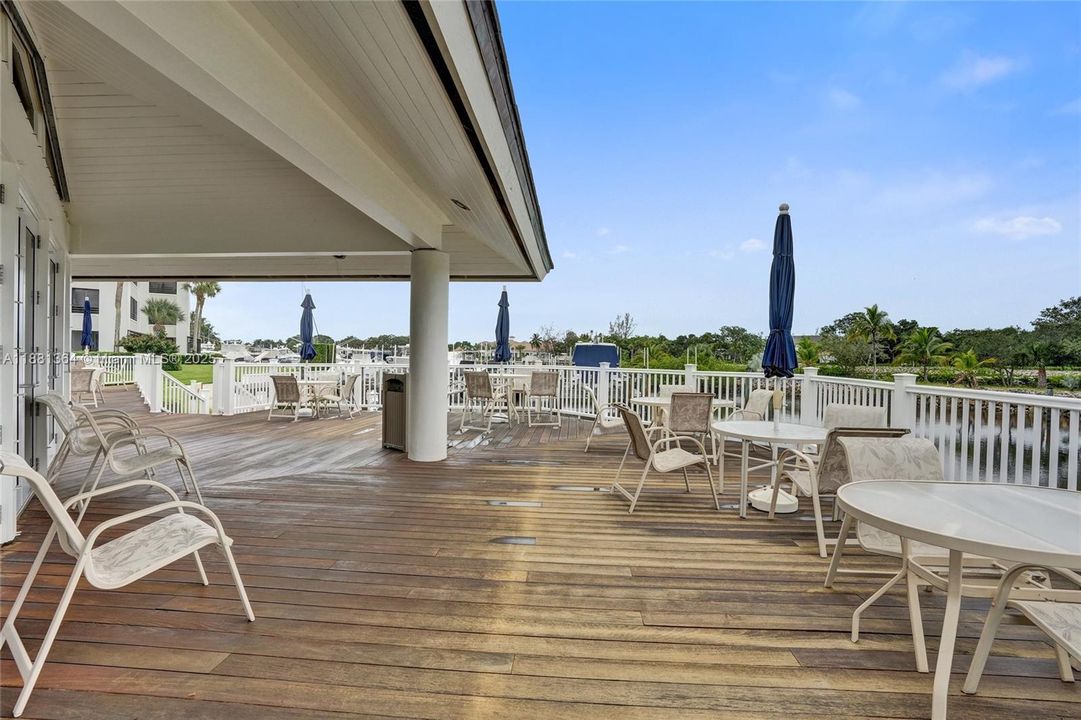 合同活跃: $5,000 (2 贝兹, 2 浴室, 1301 平方英尺)