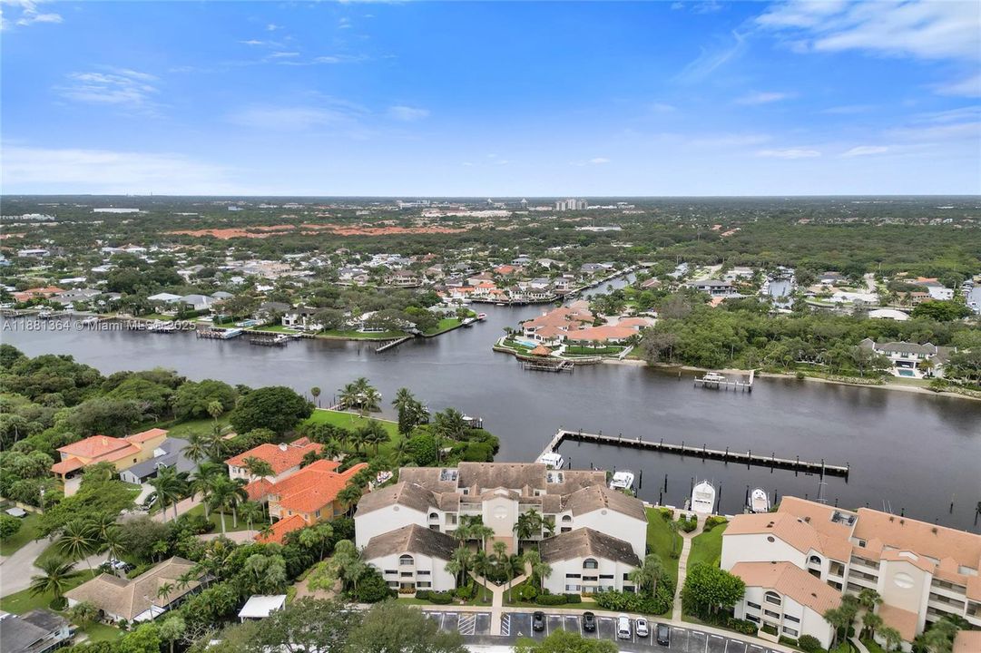 合同活跃: $5,000 (2 贝兹, 2 浴室, 1301 平方英尺)