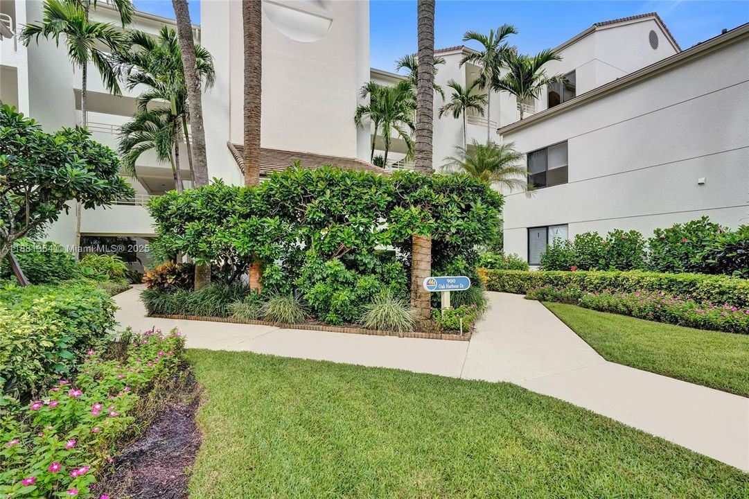 合同活跃: $5,000 (2 贝兹, 2 浴室, 1301 平方英尺)