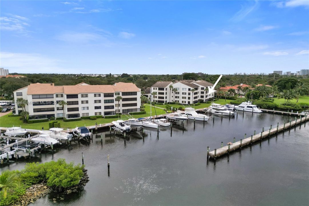 合同活跃: $5,000 (2 贝兹, 2 浴室, 1301 平方英尺)