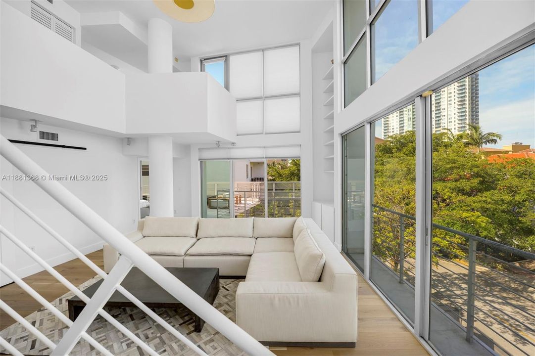 На продажу: $1,500,000 (2 спален, 2 ванн, 1267 Квадратных фут)