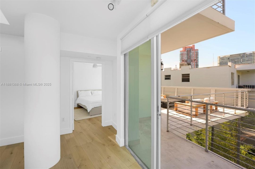 На продажу: $1,500,000 (2 спален, 2 ванн, 1267 Квадратных фут)