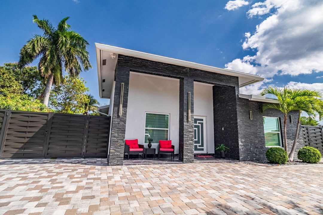 待售: $700,000 (3 贝兹, 2 浴室, 1720 平方英尺)