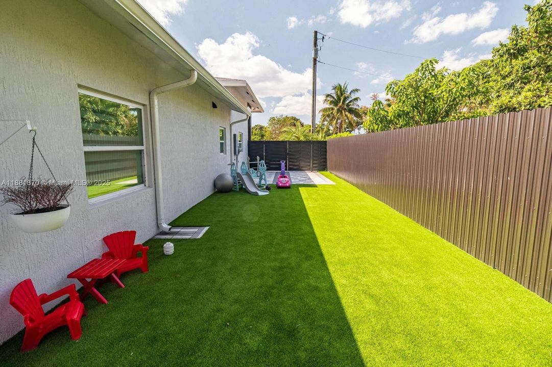 待售: $700,000 (3 贝兹, 2 浴室, 1720 平方英尺)