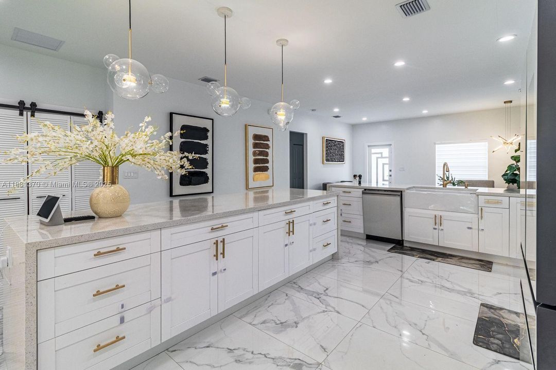 待售: $700,000 (3 贝兹, 2 浴室, 1720 平方英尺)