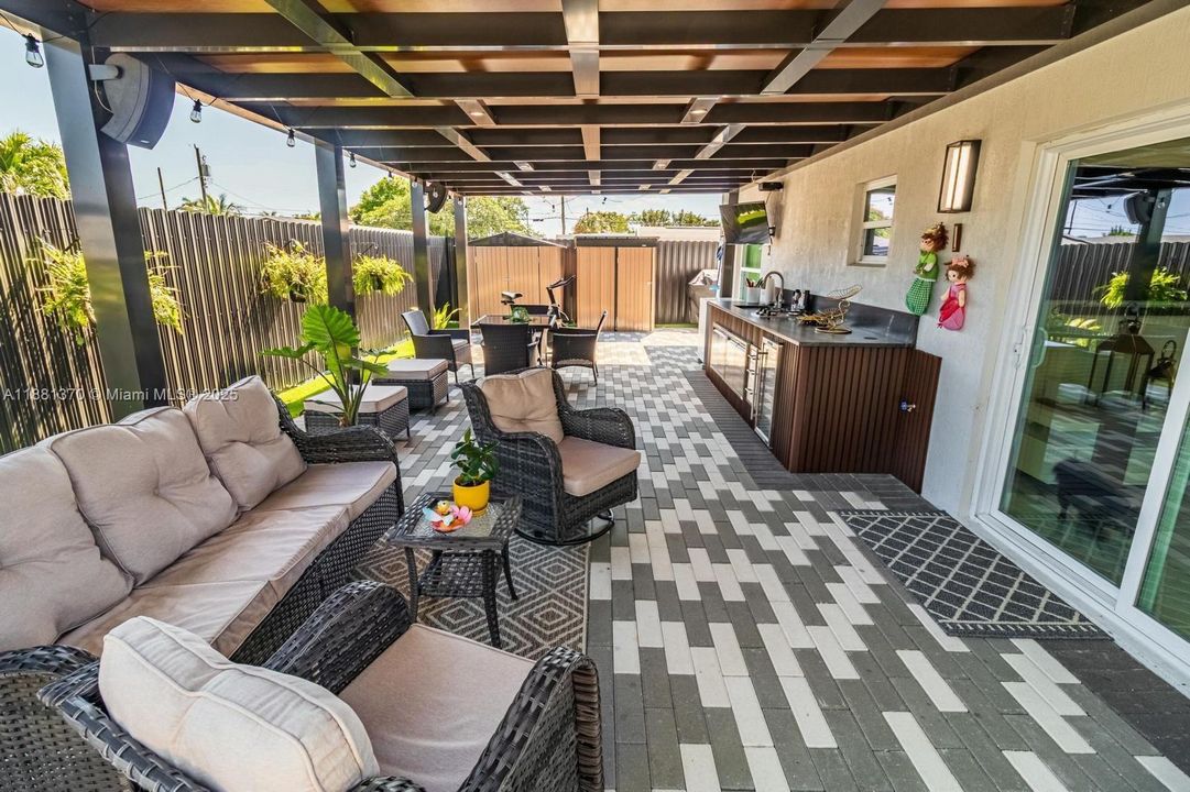 待售: $700,000 (3 贝兹, 2 浴室, 1720 平方英尺)