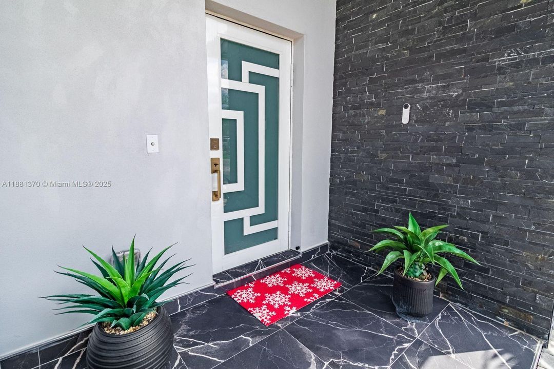 待售: $700,000 (3 贝兹, 2 浴室, 1720 平方英尺)